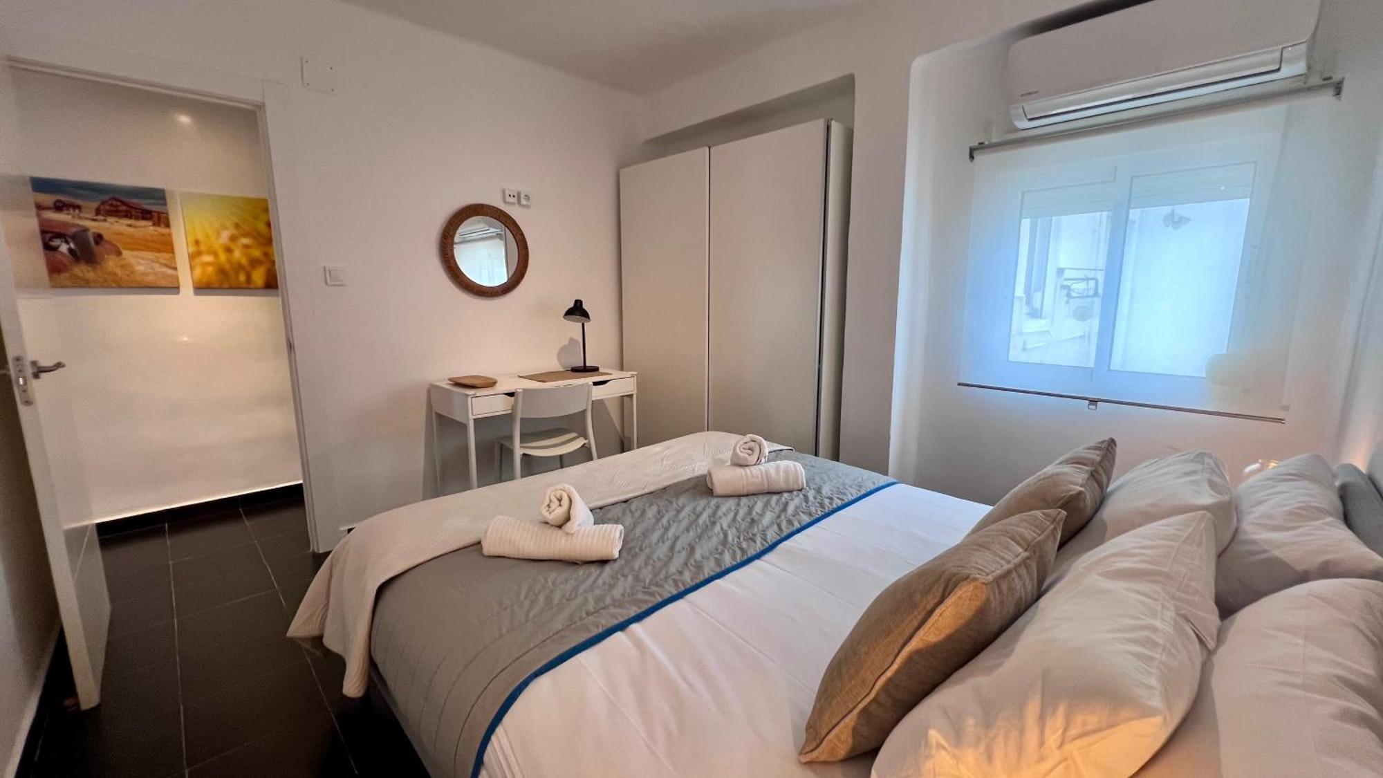 Cool, Modern And Snug 3br Peachy Appartement