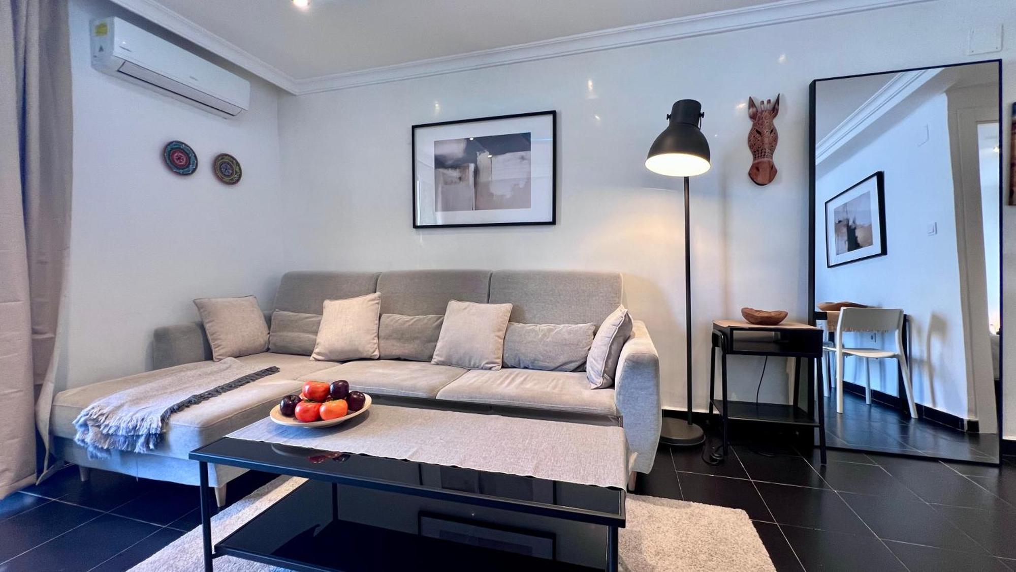 Cool, Modern And Snug 3br Peachy Appartement Málaga