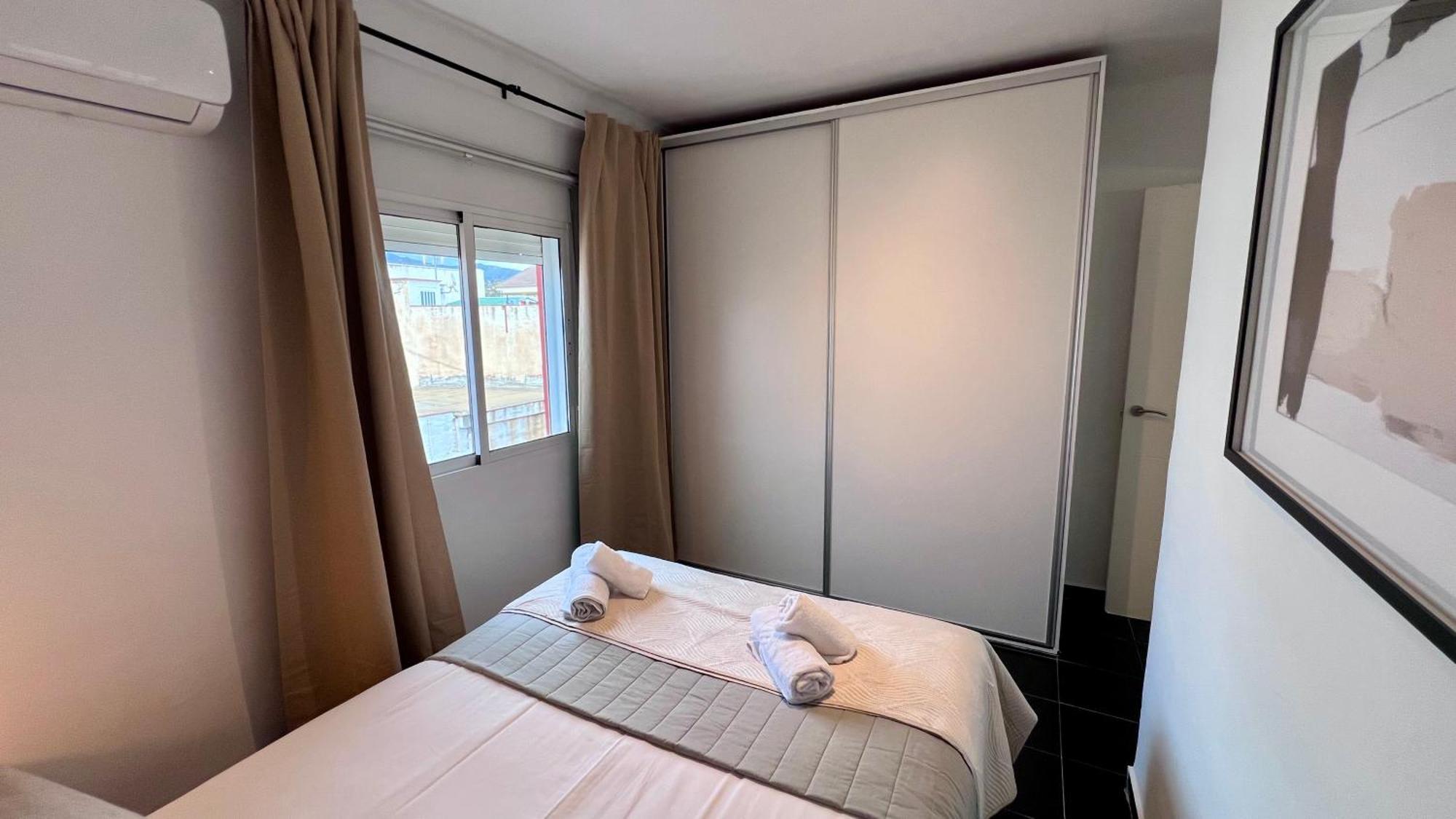 Appartement Cool, Modern And Snug 3br Peachy *