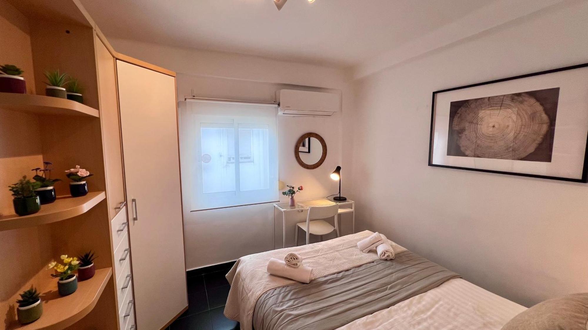 Cool, Modern And Snug 3br Peachy Appartement Málaga