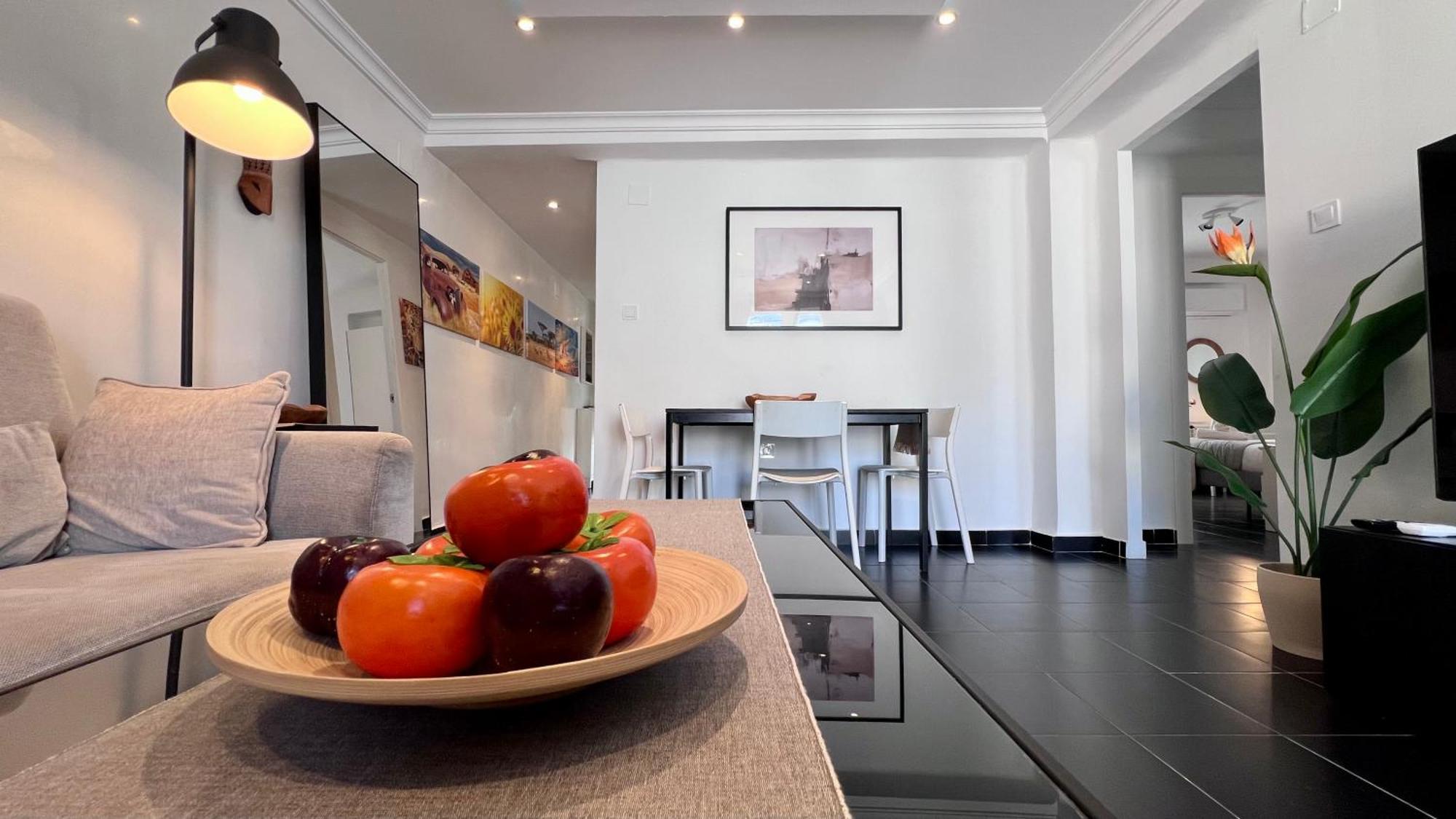 Cool, Modern And Snug 3br Peachy Appartement Málaga