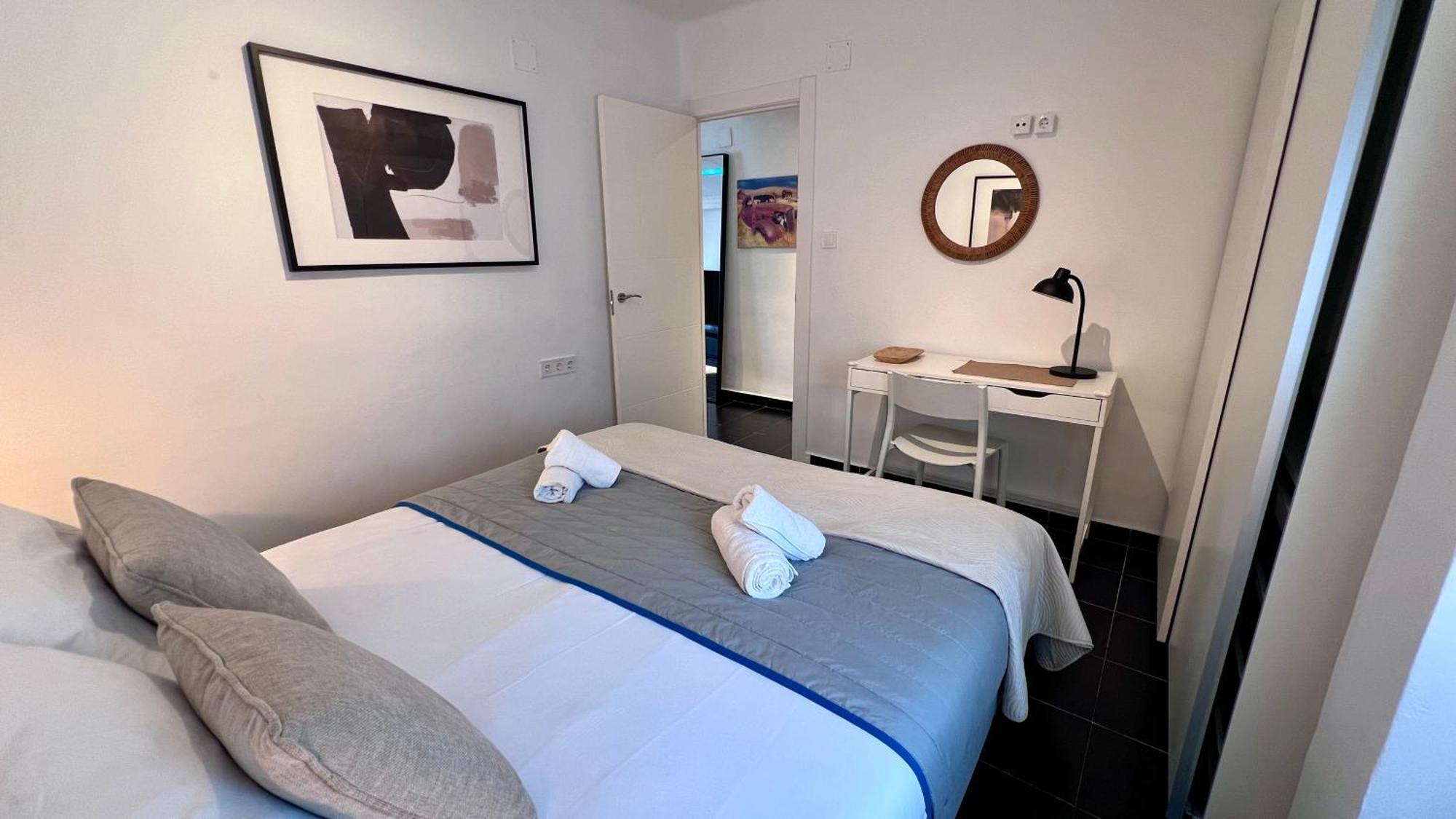 Cool, Modern And Snug 3br Peachy Appartement