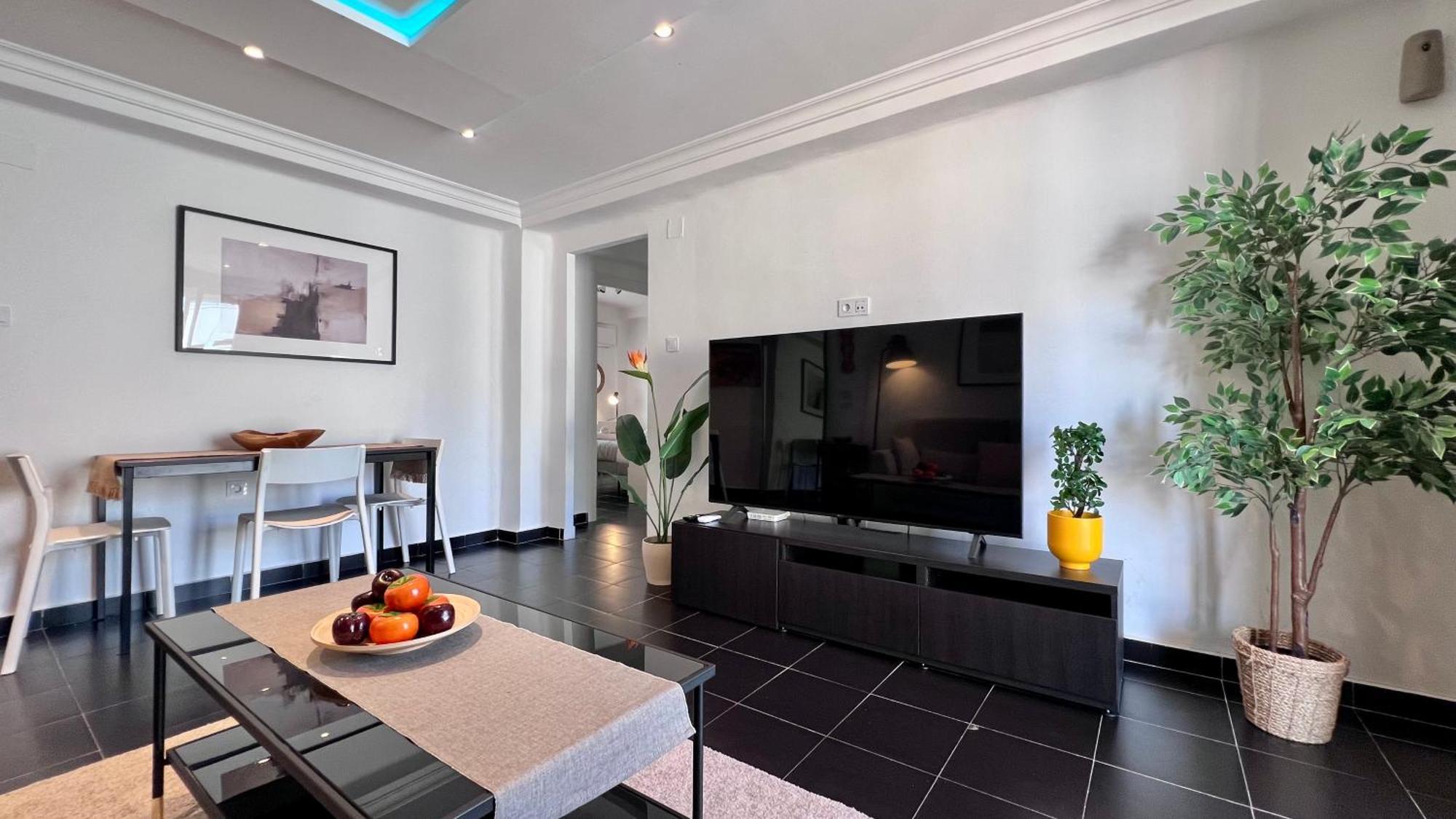 Appartement Cool, Modern And Snug 3br Peachy *