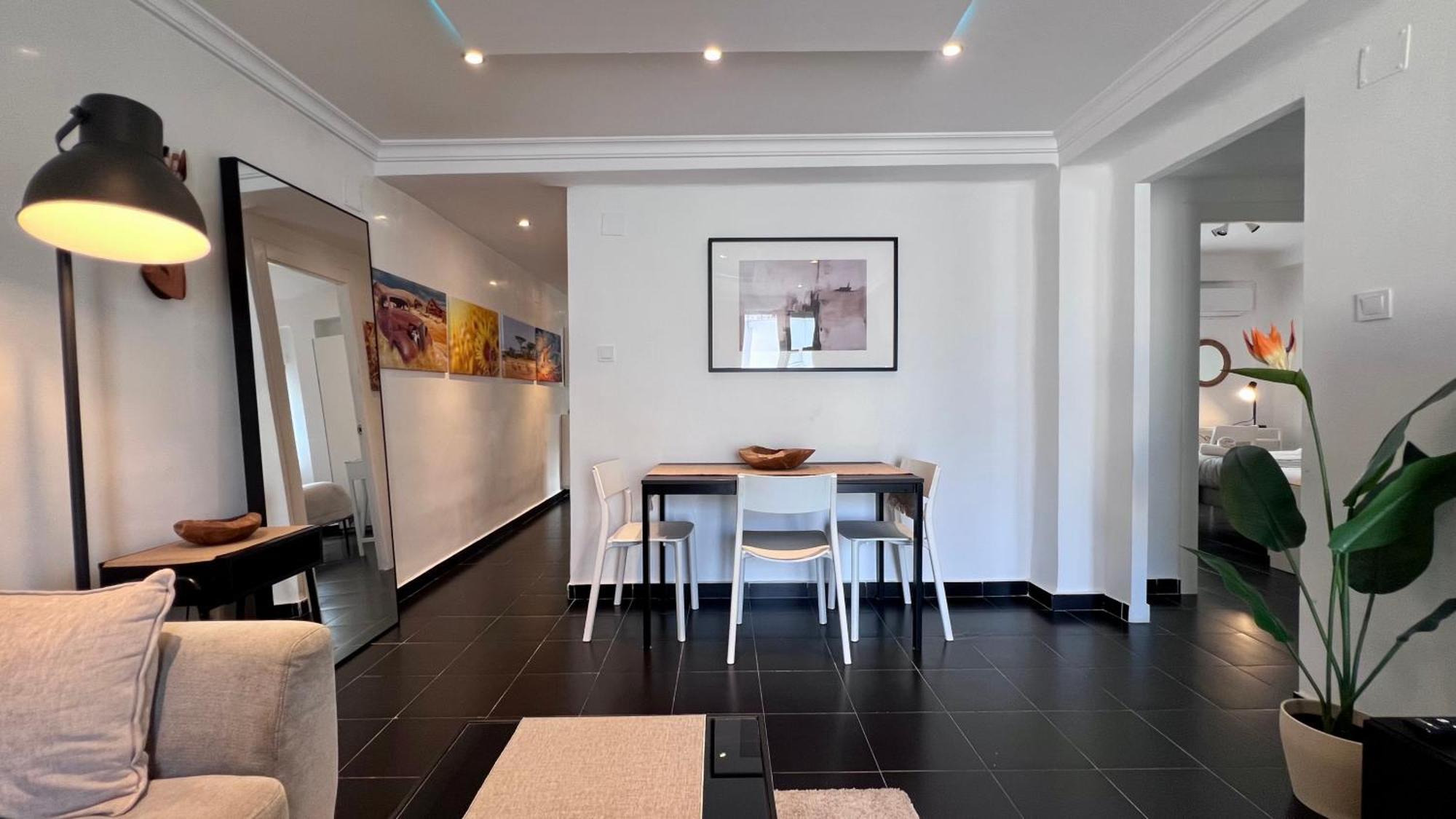 Appartement Cool, Modern And Snug 3br Peachy *